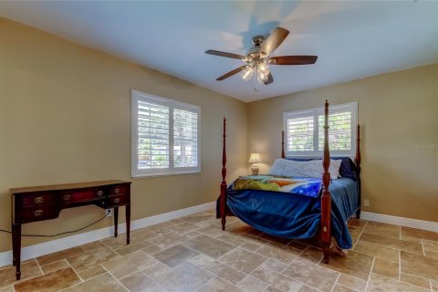 House in Saint Petersburg, Florida 3 bedrooms, 167.69 sq.m. № 2152194 - photo 3