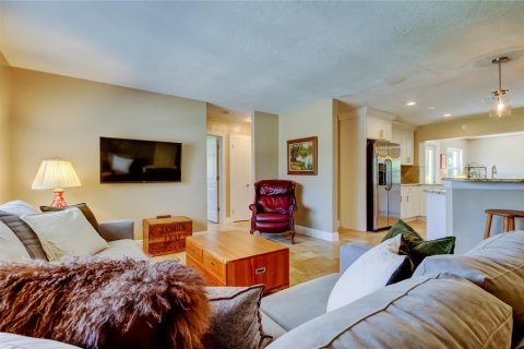 House in Saint Petersburg, Florida 3 bedrooms, 167.69 sq.m. № 2152194 - photo 22