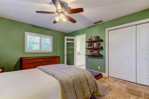 House in Saint Petersburg, Florida 3 bedrooms, 167.69 sq.m. № 2152194 - photo 14