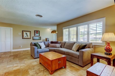 House in Saint Petersburg, Florida 3 bedrooms, 167.69 sq.m. № 2152194 - photo 26