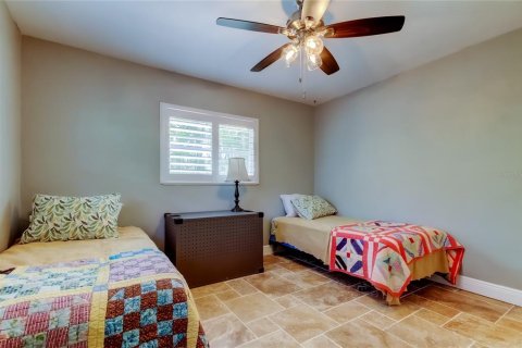 House in Saint Petersburg, Florida 3 bedrooms, 167.69 sq.m. № 2152194 - photo 11