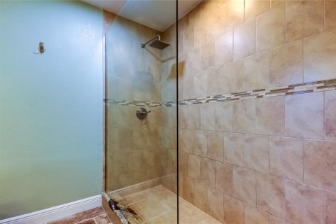 House in Saint Petersburg, Florida 3 bedrooms, 167.69 sq.m. № 2152194 - photo 17
