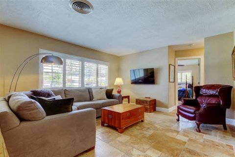 House in Saint Petersburg, Florida 3 bedrooms, 167.69 sq.m. № 2152194 - photo 24