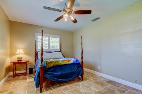 House in Saint Petersburg, Florida 3 bedrooms, 167.69 sq.m. № 2152194 - photo 4
