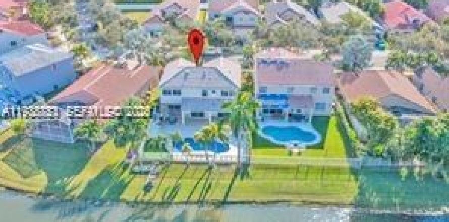 Villa ou maison à Weston, Floride 5 chambres, 230.58 m2 № 1996567