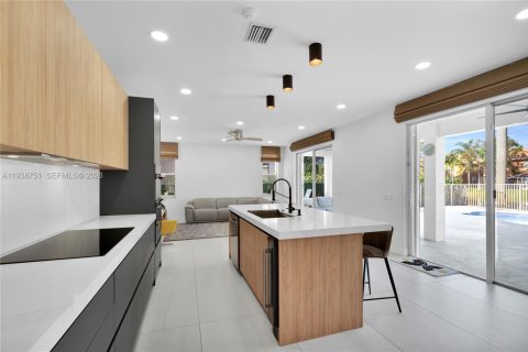 Villa ou maison à louer à Weston, Floride: 5 chambres, 230.58 m2 № 1996567 - photo 16