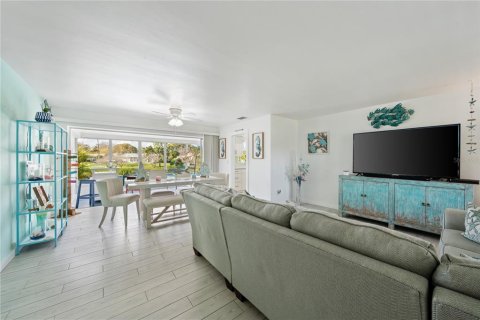 Villa ou maison à louer à Largo, Floride: 2 chambres, 111.39 m2 № 2389246 - photo 5