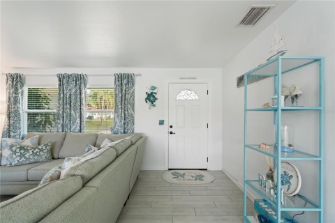 Villa ou maison à louer à Largo, Floride: 2 chambres, 111.39 m2 № 2389246 - photo 9