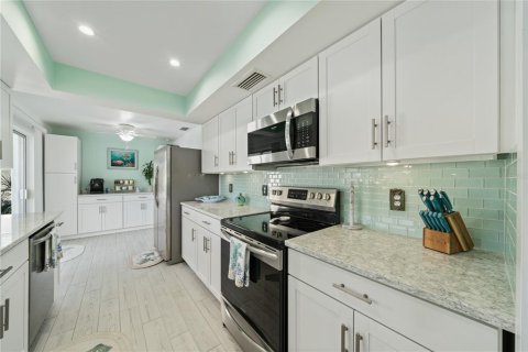 Villa ou maison à louer à Largo, Floride: 2 chambres, 111.39 m2 № 2389246 - photo 15