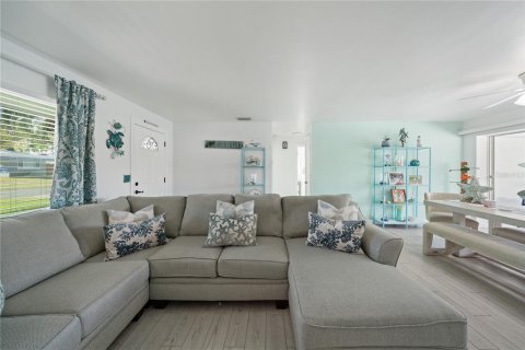 Villa ou maison à louer à Largo, Floride: 2 chambres, 111.39 m2 № 2389246 - photo 8