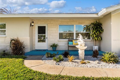 Villa ou maison à louer à Largo, Floride: 2 chambres, 111.39 m2 № 2389246 - photo 4