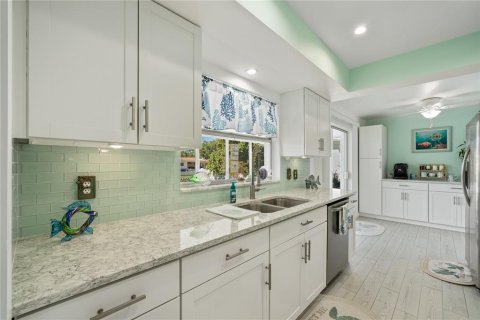 Villa ou maison à louer à Largo, Floride: 2 chambres, 111.39 m2 № 2389246 - photo 16