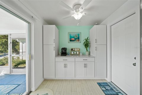 Villa ou maison à louer à Largo, Floride: 2 chambres, 111.39 m2 № 2389246 - photo 19