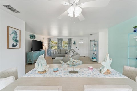 Villa ou maison à louer à Largo, Floride: 2 chambres, 111.39 m2 № 2389246 - photo 11