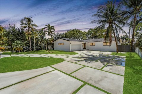 House in North Miami, Florida 3 bedrooms, 179.21 sq.m. № 2049912 - photo 16