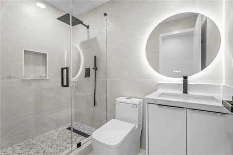 House in North Miami, Florida 3 bedrooms, 179.21 sq.m. № 2049912 - photo 14