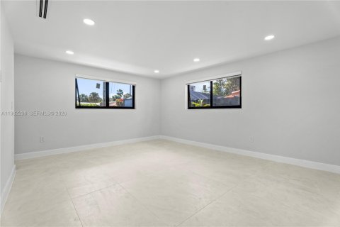 House in North Miami, Florida 3 bedrooms, 179.21 sq.m. № 2049912 - photo 10