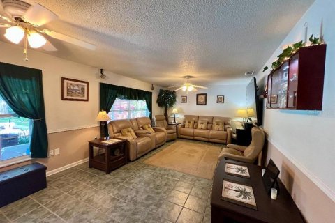 Villa ou maison à vendre à Ocala, Floride: 5 chambres, 263.56 m2 № 2329901 - photo 5