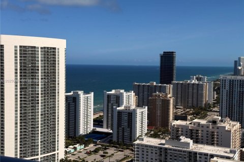 Copropriété à louer à Hollywood, Floride: 2 chambres, 98.48 m2 № 2257382 - photo 24