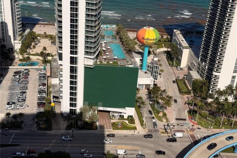 Copropriété à louer à Hollywood, Floride: 2 chambres, 98.48 m2 № 2257382 - photo 4