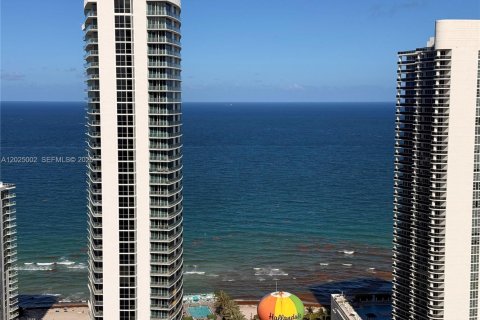 Condo à Hollywood, Floride, 2 chambres  № 2257382