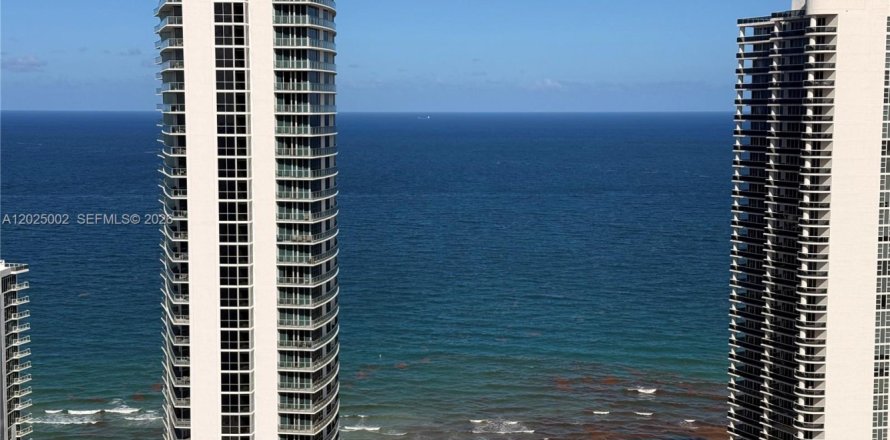 Condo à Hollywood, Floride, 2 chambres  № 2257382