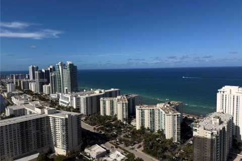 Copropriété à louer à Hollywood, Floride: 2 chambres, 98.48 m2 № 2257382 - photo 26
