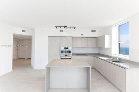 Copropriété à louer à Hollywood, Floride: 2 chambres, 98.48 m2 № 2257382 - photo 10