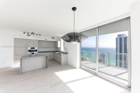 Copropriété à louer à Hollywood, Floride: 2 chambres, 98.48 m2 № 2257382 - photo 11