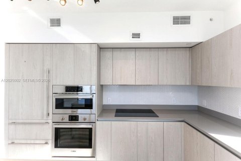 Copropriété à louer à Hollywood, Floride: 2 chambres, 98.48 m2 № 2257382 - photo 8