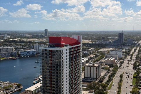 Copropriété à louer à Hollywood, Floride: 2 chambres, 98.48 m2 № 2257382 - photo 28