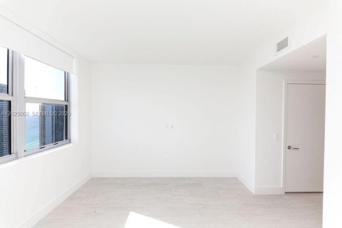 Copropriété à louer à Hollywood, Floride: 2 chambres, 98.48 m2 № 2257382 - photo 19