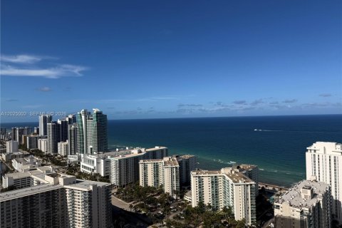 Copropriété à louer à Hollywood, Floride: 2 chambres, 98.48 m2 № 2257382 - photo 6