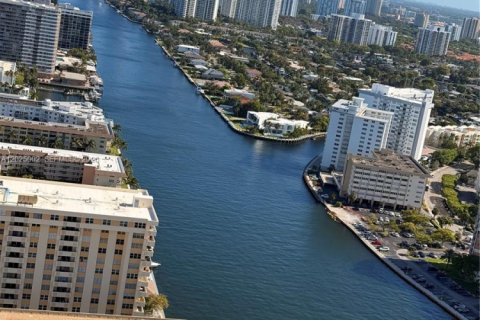 Copropriété à louer à Hollywood, Floride: 2 chambres, 98.48 m2 № 2257382 - photo 22