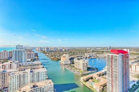 Copropriété à louer à Hollywood, Floride: 2 chambres, 98.48 m2 № 2257382 - photo 27