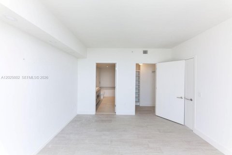 Copropriété à louer à Hollywood, Floride: 2 chambres, 98.48 m2 № 2257382 - photo 13