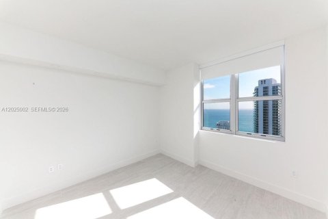 Copropriété à louer à Hollywood, Floride: 2 chambres, 98.48 m2 № 2257382 - photo 17