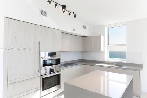 Copropriété à louer à Hollywood, Floride: 2 chambres, 98.48 m2 № 2257382 - photo 9