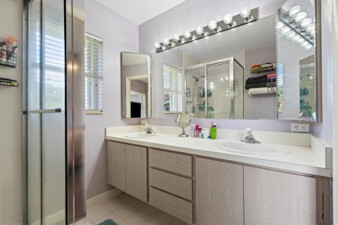 Touwnhouse à vendre à Palm City, Floride: 2 chambres, 127.65 m2 № 2085931 - photo 13