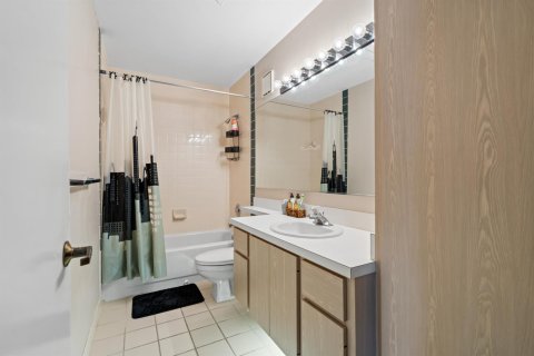 Touwnhouse à vendre à Palm City, Floride: 2 chambres, 127.65 m2 № 2085931 - photo 17