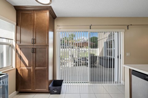 Touwnhouse à vendre à Palm City, Floride: 2 chambres, 127.65 m2 № 2085931 - photo 6