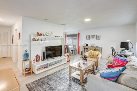 Купить виллу или дом в Форт-Лодердейл, Флорида 2 спальни, 92.16м2, № 2009822 - фото 2