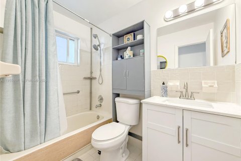 Купить виллу или дом в Форт-Лодердейл, Флорида 2 спальни, 92.16м2, № 2009822 - фото 10