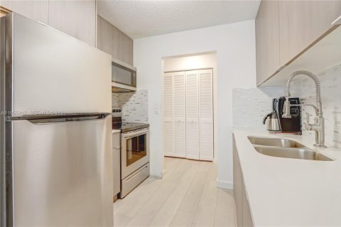 Купить виллу или дом в Форт-Лодердейл, Флорида 2 спальни, 92.16м2, № 2009822 - фото 5