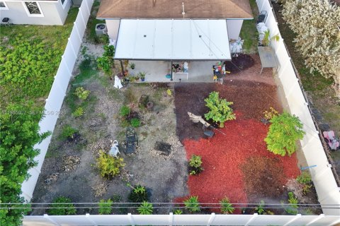 Купить виллу или дом в Форт-Лодердейл, Флорида 2 спальни, 92.16м2, № 2009822 - фото 13