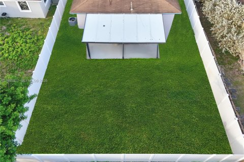 Купить виллу или дом в Форт-Лодердейл, Флорида 2 спальни, 92.16м2, № 2009822 - фото 14