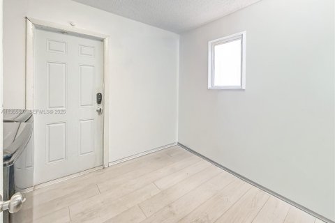 Купить виллу или дом в Форт-Лодердейл, Флорида 2 спальни, 92.16м2, № 2009822 - фото 11