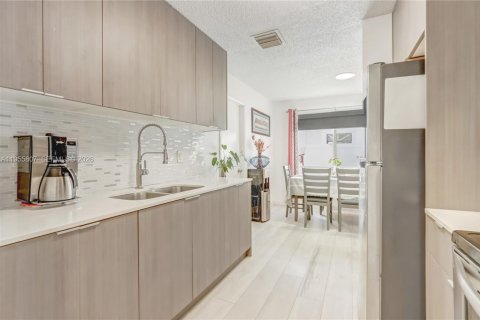 Купить виллу или дом в Форт-Лодердейл, Флорида 2 спальни, 92.16м2, № 2009822 - фото 6