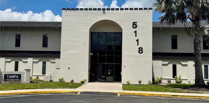 Immobilier commercial à Tampa, Floride 4303.23 m2 № 2095151