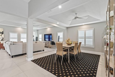 House in Vero Beach, Florida 4 bedrooms, 257.43 sq.m. № 2082779 - photo 9